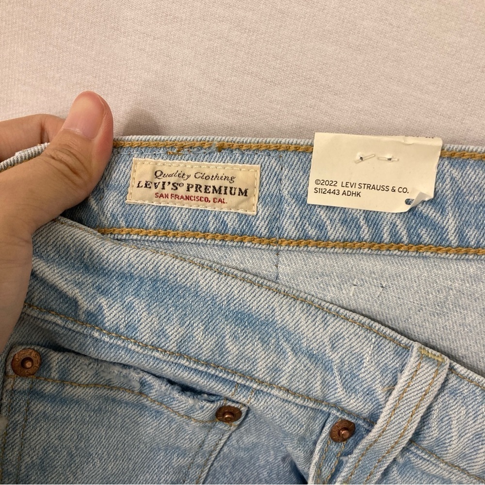 Levi's Light Wash Distressed Women’s Jeans - Picture 3 of 13
